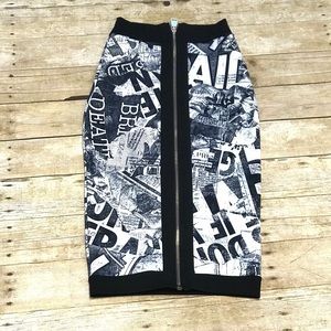 Newsprint Zip Front Skirr